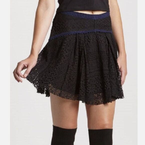 Free People "Apple of My Eye" crochet lace circle A-Line mini skirt 0 - Picture 1 of 7